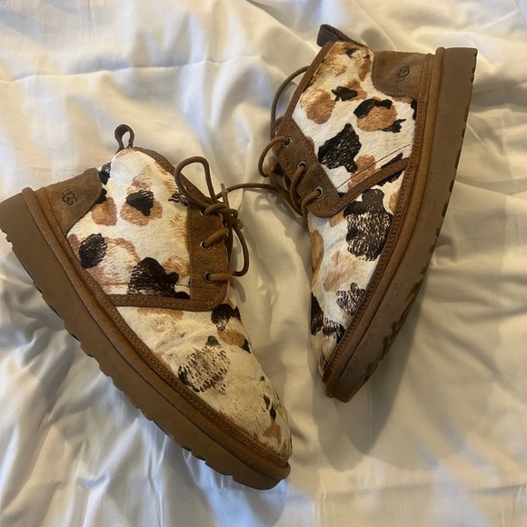 used fair condition men's size 10 Ugg Neumel Cowprimt Shoes Fur inside fall - Picture 6 of 11